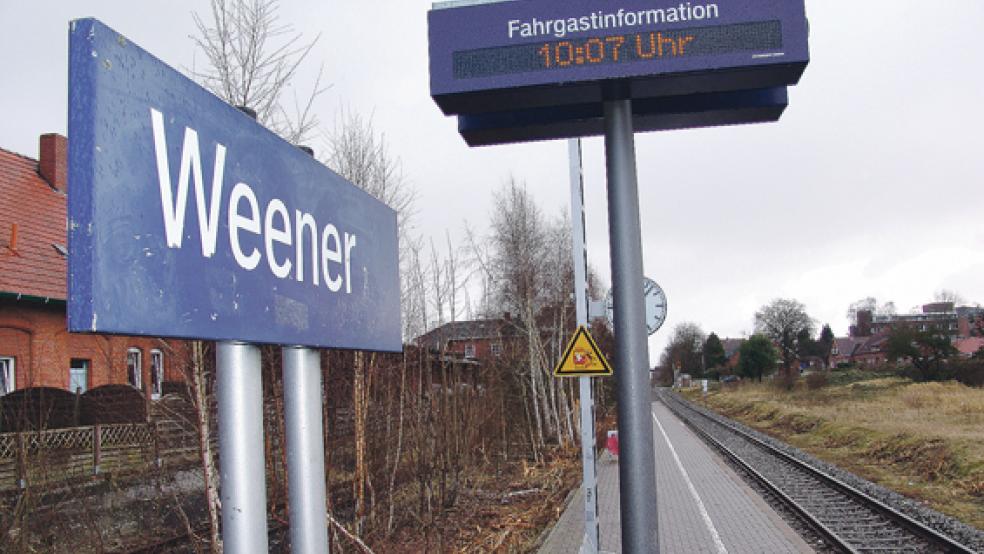 Dass die elektronische Fahrgastinformation am Bahnhof in Weener wieder den Halt von Zügen anzeigen soll, steht fest - vor Juli wird es allerdings nicht soweit sein. © Foto: Boelmann