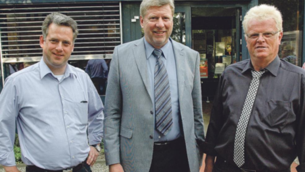 Am 25. Mai 2014 setzte sich Amtsinhaber Johann Tempel bei der Bürgermeisterwahl in der Gemeinde Jemgum gegen Florian Stoye (links) und Dieter Gottwald (rechts) durch. Kommt es am 11. September zu einem erneuten Kräftemessen von Stoye und Gottwald? © Foto: Szyska