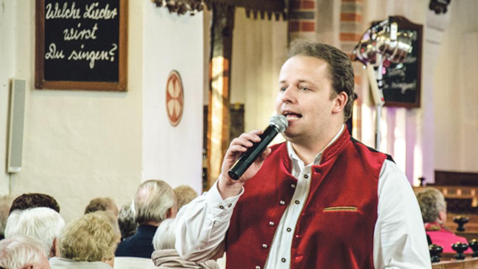 Das schunkelt die Kirchenbank: Beim Konzert mit Sanny kamen seine Fans wieder auf ihre Kosten und sangen auch begeistert viele seiner Lieder mit. © Fotos: Hanken