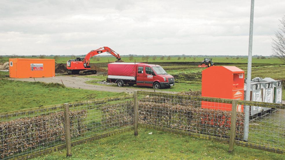 Mit schwerem Gerät werden derzeit die Vorbereitungen für den Bodenabbau in Boen getroffen. © Foto: Szyska