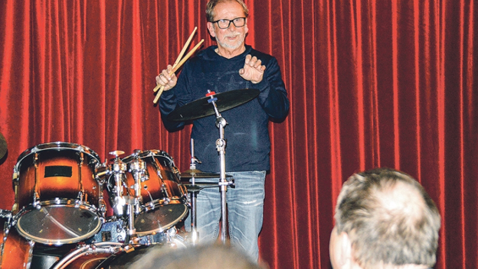 Drummer-Legende Curt Cress gab Schlagzeugern jeden Alters tolle Ratschläge.  © Foto: Himstedt