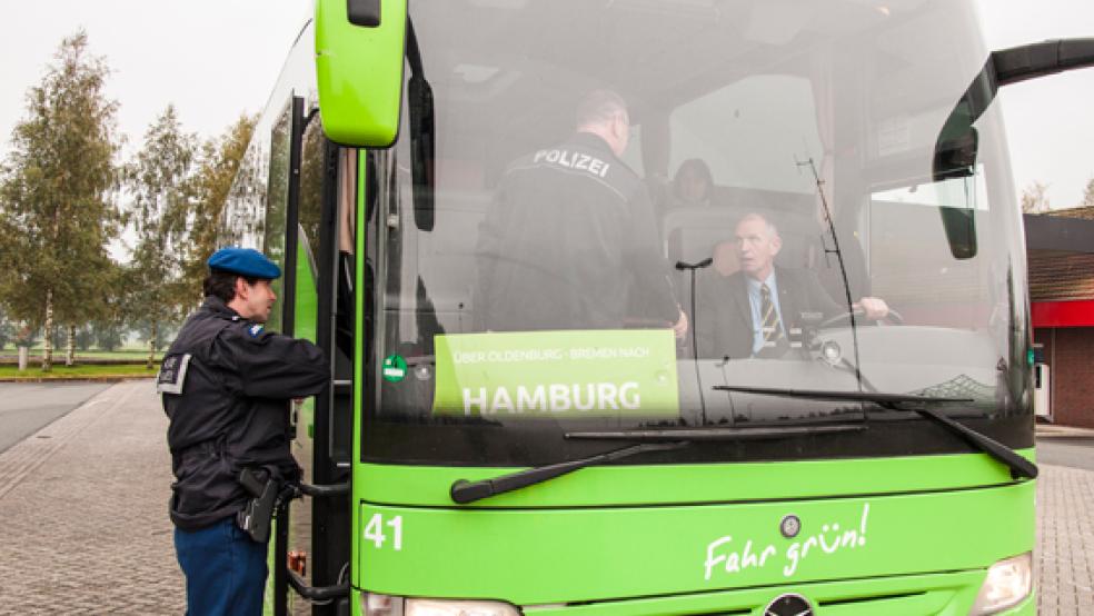 Die Reise eines per Haftbefehl gesuchten Schwarzfahrers endet am Dienstag in einem Reisebus in Bunderneuland. Unser Bild zeigt die Archivaufnahme einer Kontrolle. © Foto: RZ-Archiv