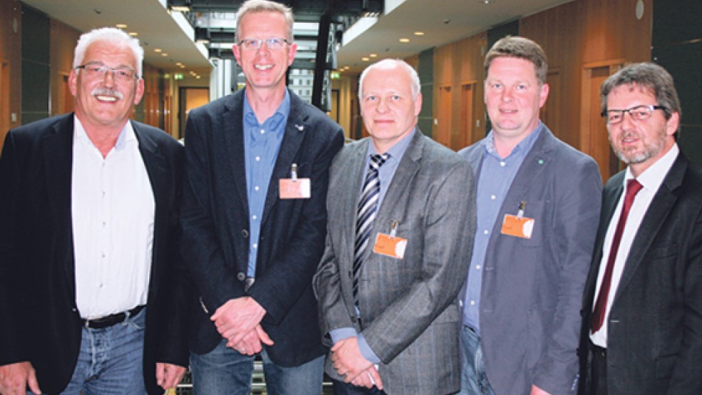 Gespräch im Jakob-Kaiser-Haus des Deutschen Bundestags in Berlin (von links): Dr. Wilhelm Priesmeier (SPD), Rudolf Bleeker (LHV), Dr. Matthias Behnke (Landwirtschaftskammer), Klaus Borde (LHV) und Markus Paschke (SPD). © Foto: LHV