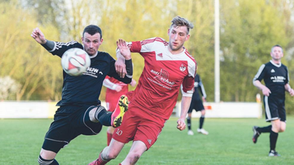 Stark: Dass Tim Wähler (rechts) sonst in der zweiten Jemgumer Mannschaft spielt, wurde nie deutlich. © Foto: Mentrup