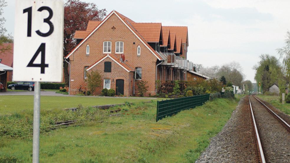 Voraussichtlich Ende 2018 sollen in Bunde wieder Züge halten. © Foto: Szyska