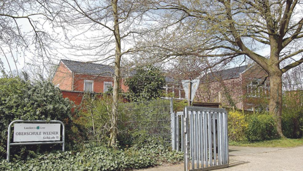 Für die Sanierung des Altbestandes der Oberschule Weener an der Wiesenstraße - im Bild Gebäude II - sollen laut CDU-Fraktionschefin Hildegard Hinderks zwei Millionen Euro eingeplant sein. Die Kreisverwaltung bestätigt das nicht. © Foto: Hoegen