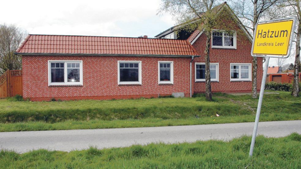 Dieses Haus in Hatzum ist nach RZ-Informationen am Donnerstagnachmittag von der Polizei durchsucht worden. Vier Männer hatten darin eine Ferienwohnung angemietet. © Foto: Szyska