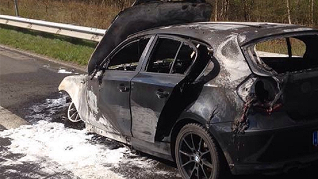 BMW auf Autobahn ausgebrannt