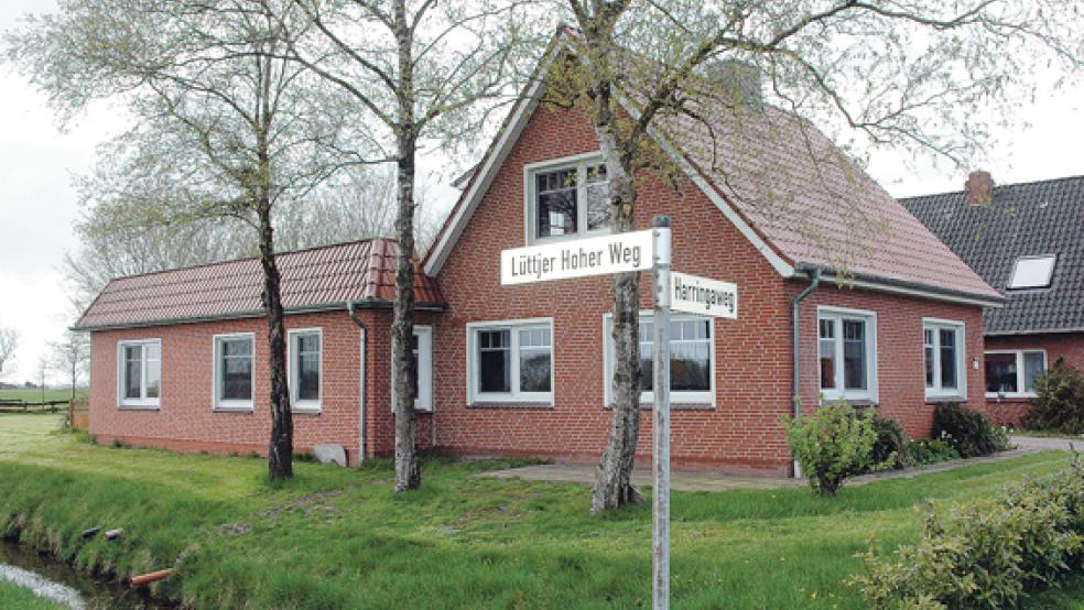 Am Ortsrand von Hatzum liegt das Haus mit zwei Ferienwohnungen, das nach RZ-Informationen am vergangenen Donnerstag von der Polizei durchsucht wurde. © Foto: Szyska