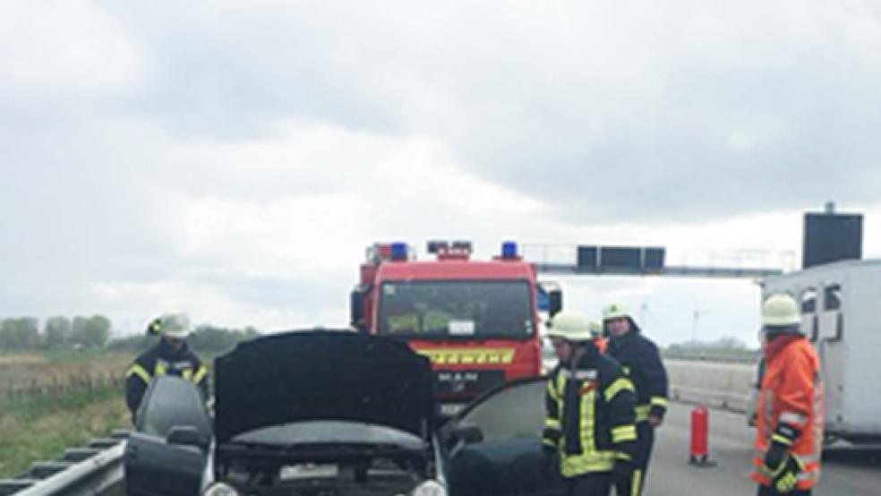 Im Inneren eines VW Polo ist am Dienstag auf der A31 ein Feuer ausgebrochen. Der Fahrer stoppte den Wagen und brachte sich in Sicherheit. © Foto: Kreisfeuerwehr