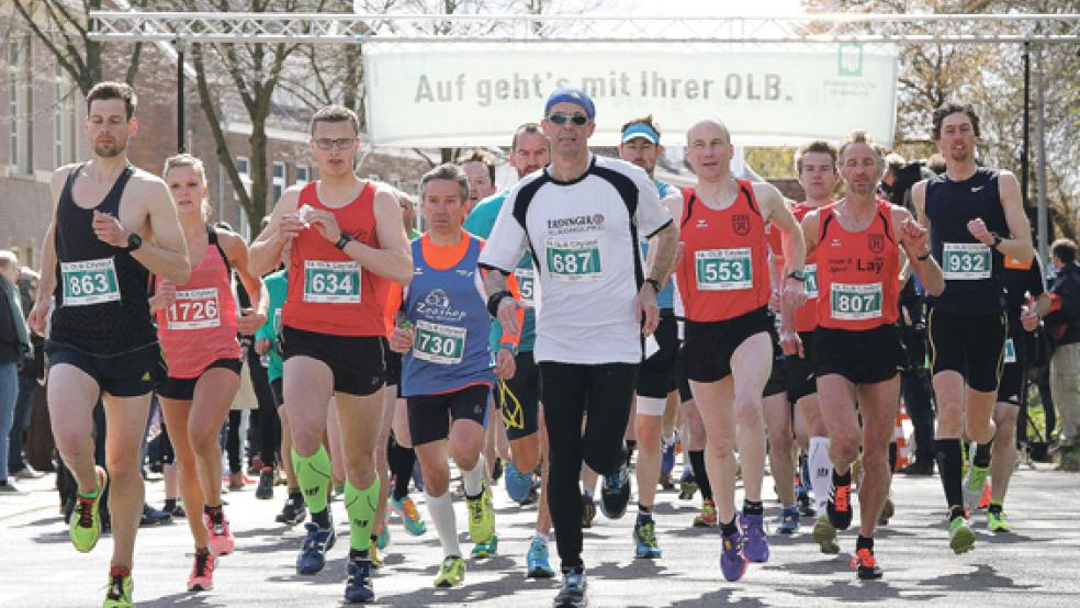 Dichtes Gedränge beim Start der Zehn-Kilometer-Läufe beim Citylauf in Norden. © Foto: privat