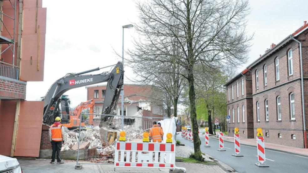 Die ehemalige Fabrikationshalle von Jovyatlas an der Groningerstraße in Leer wird abgerissen. © Foto: Wolters