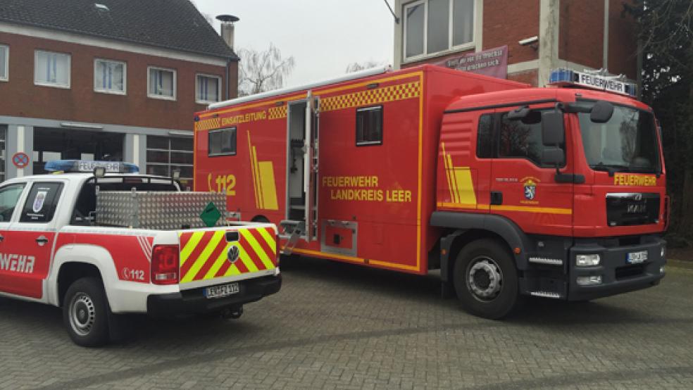 Die Regionalleitstelle Ostfriesland konnte wegen Wartungsarbeiten die Einsatzkräfte im Landkreis Leer in der Nacht von Montag auf Dienstag nicht alarmieren. Der Feuerwehr-Einsatzleitwagen (ELW) war deshalb für mehrere Stunden im Einsatz. Alles verlief reibungslos.  © Foto RZ-Archiv