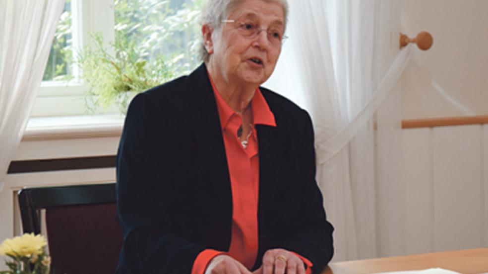 Die Historikerin Dr. Dr. Heide Braukmüller bei ihrem Vortrag im Rathaus. © Foto: Zuidema