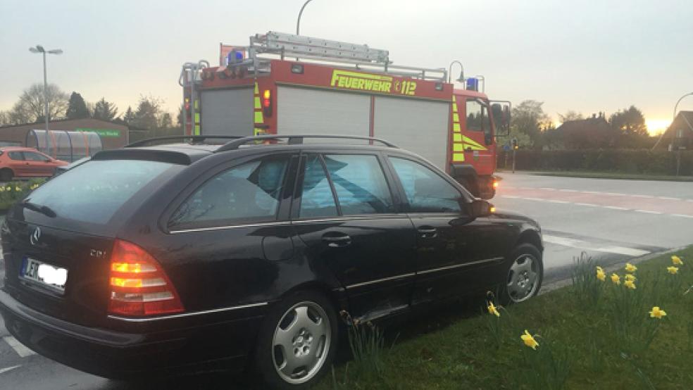 Die Feuerwehr rückte nach einem Zusammenstoß von zwei Fahrzeugen am Freitagabend zwar aus, die Einsatzkräfte brauchten aber nicht einzugreifen. Es war zu keinem Brand gekommen und der Unfall verlief insgesamt glimpflich. © Foto: Feuerwehr