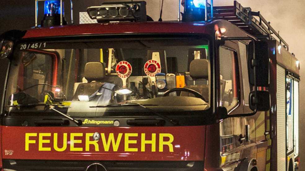 Die Feuerwehr Ihlow löschte den Brand. Der Sachschaden wird auf 130.000 Euro geschätzt. © Foto: Archiv