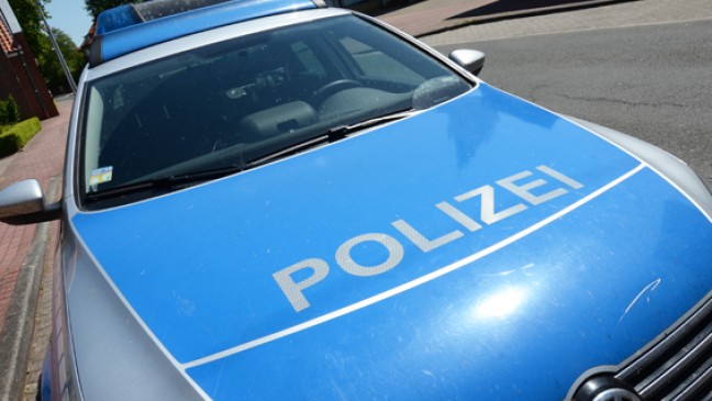 Motorradfahrer stürzt in Graben