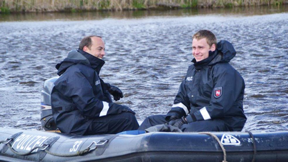 Auch auf dem Wasser wacht das Auge des Gesetzes: In Südbrookmerland kontrollierte die Polizei den Bootsverkehr. © Foto: Polizei