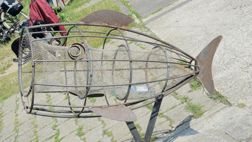 Die Fisch-Skulptur auf der Bohrinsel Dyksterhusen ist gestohlen worden. © Archivfoto: Hanken