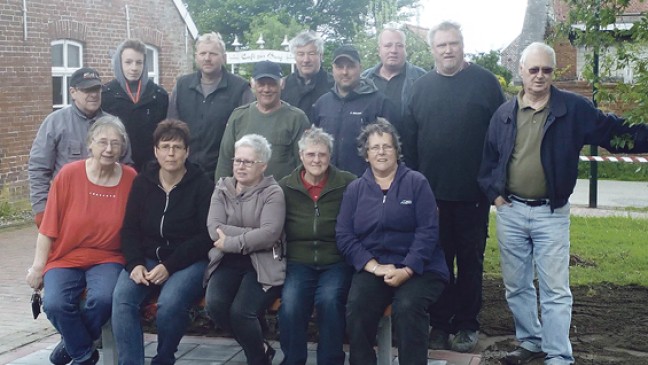 Drei neue Bänke rund  um die Kirche