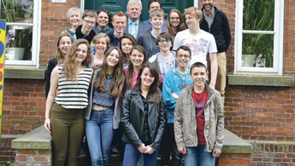 Die französischen Jugendlichen waren zum Empfang im Rathaus in Weener. © Foto: privat