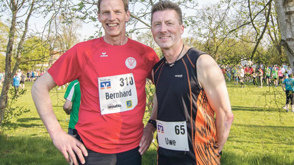 Bester Laune - wie immer beim Ossiloop - sind Bernhard Rumpf (l.) und Uwe Geuken. © Foto: Mentrup