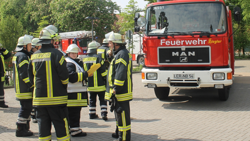 Rund 20 Feuerwehrleute waren heute beim Krankenhaus Rheiderland im Einsatz. Ein Brandmelder hatte einen Fehlalarm ausgelöst.  © Foto: Feuerwehr/Rand