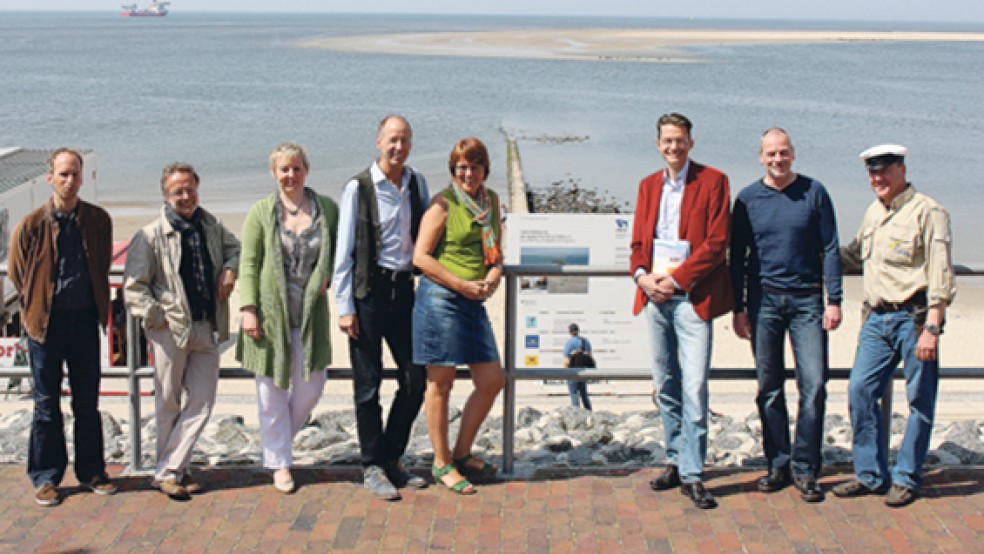 Sprachen über Herausforderungen auf Borkum (von links): Jens Albrecht (Umweltbeauftragter), Lutz Drewniok, Birgit Waschhöfer, Eldert Sleeboom,Meta Janssen-Kucz, Tammo Lenger, Jürgen Hömberg und Thomas Schneider. © Foto: privat