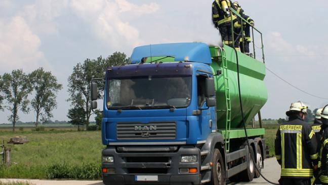 Trockenfutter brennt in Lastwagentank