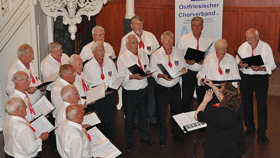 Die »Bunner Jungs« traten bei einem Benefizkonzert in Leer auf. Der Erlös kommt dem »Café International« in Leer zugute.  © Foto: Wolters