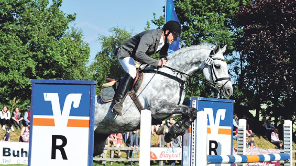 Sander Lübbers gehörte im Vorjahr zu den Startern beim Reitturnier in Filsum.  © Foto: Gleich