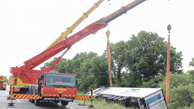 Langwierige Bergung nach Lkw-Unfall