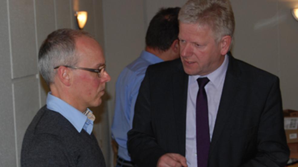 UWG-Sprecher Andreas Karafotias (links) hat in einem Schreiben an Bürgermeister Ludwig Sonnenberg die Auflösung der Hafen und Tourismus GmbH beantragt. © Foto: Hoegen