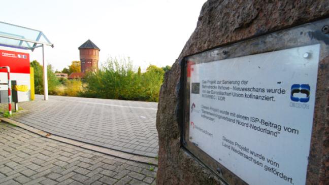 Bund und Land buttern in barrierefreien Bahnhof