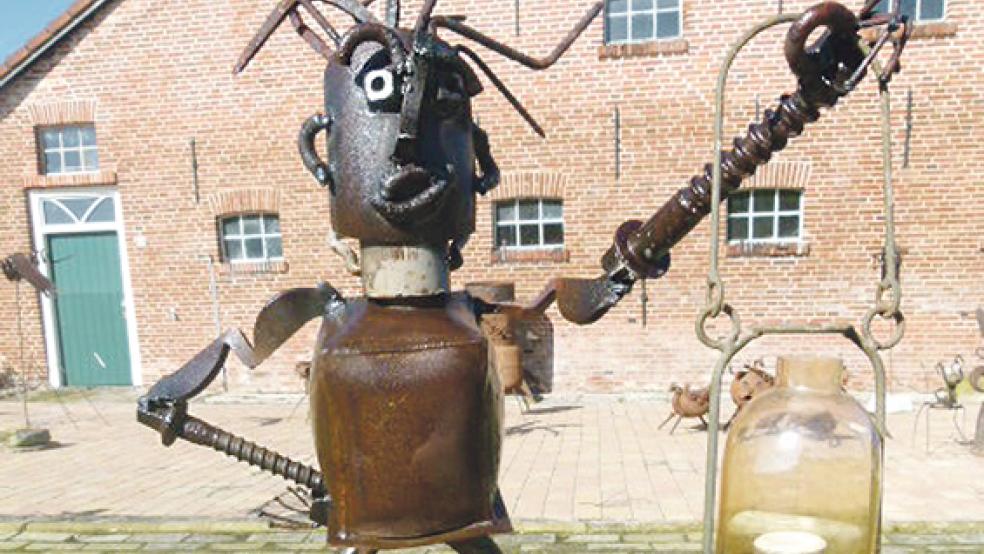 Der Eisenmann begrüßt die Besucher beim Bockhackerschen »Q’stall«. © Foto: privat