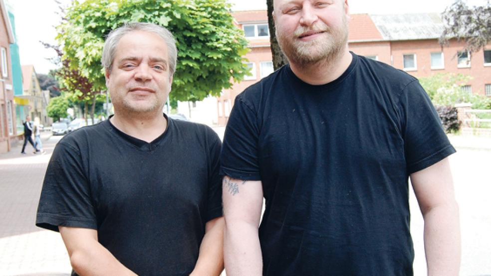 Bewerben sich für die Gruppe »Gemeinsam für Weener« um ein Mandat im Stadtrat: Die beiden Weeneraner Jens Scheffer (links) und Lars Klinkenborg. © Foto: Hoegen