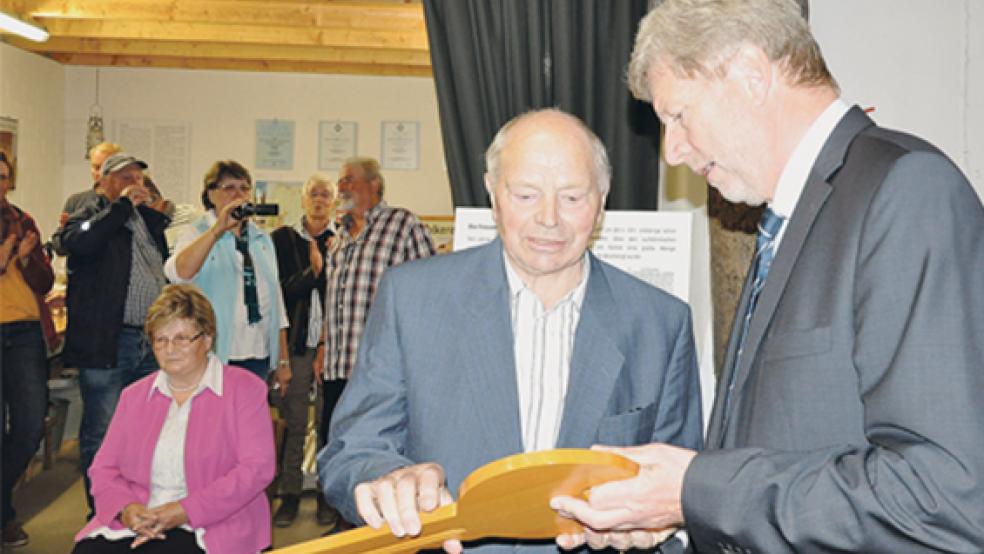 Offizielle Schlüsselübergabe: Gerhard Busemann und Johann Tempel. © Fotos: Boelmann