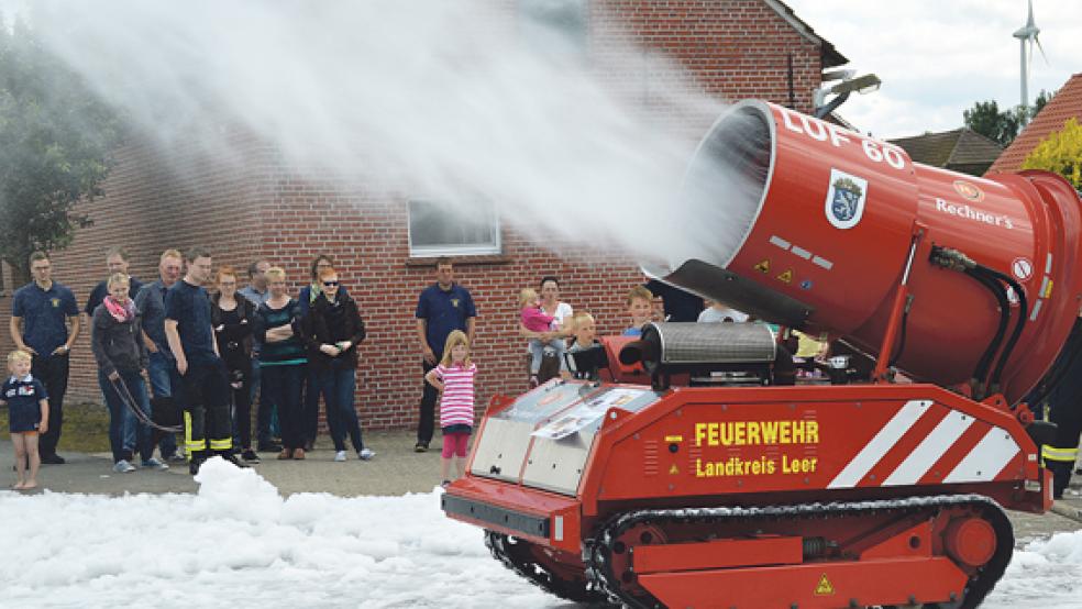 Der Löschroboter aus Jemgum lief den menschlichen Kameraden manchmal den Rang ab. © Fotos: Himstedt