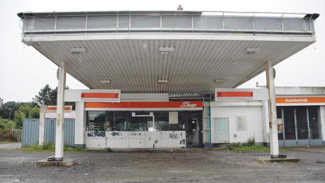 Stadt kauft alte Tankstelle
