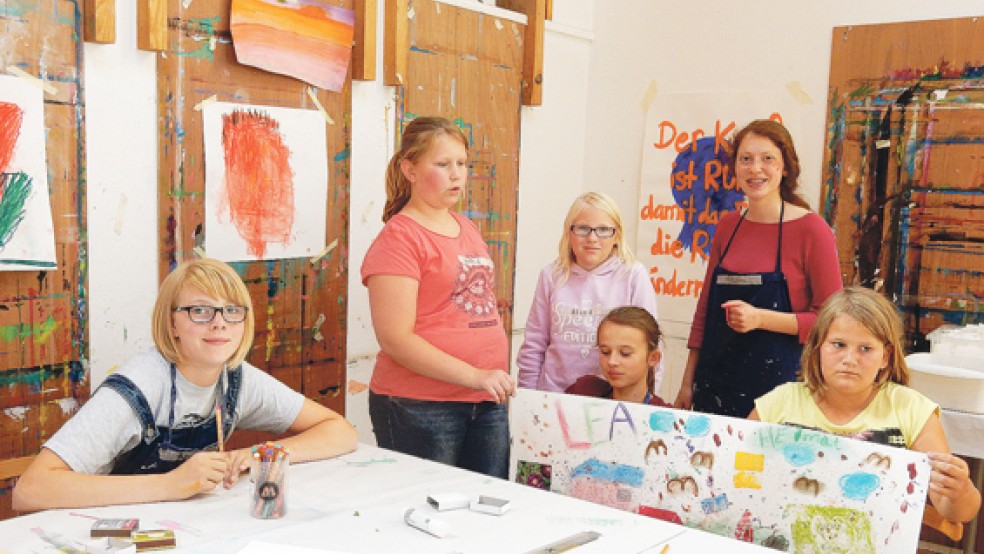 Die Kinder des Julius-Clubs bei ihrem kreativen Workshop in der Emder Kunsthalle. © Foto: privat