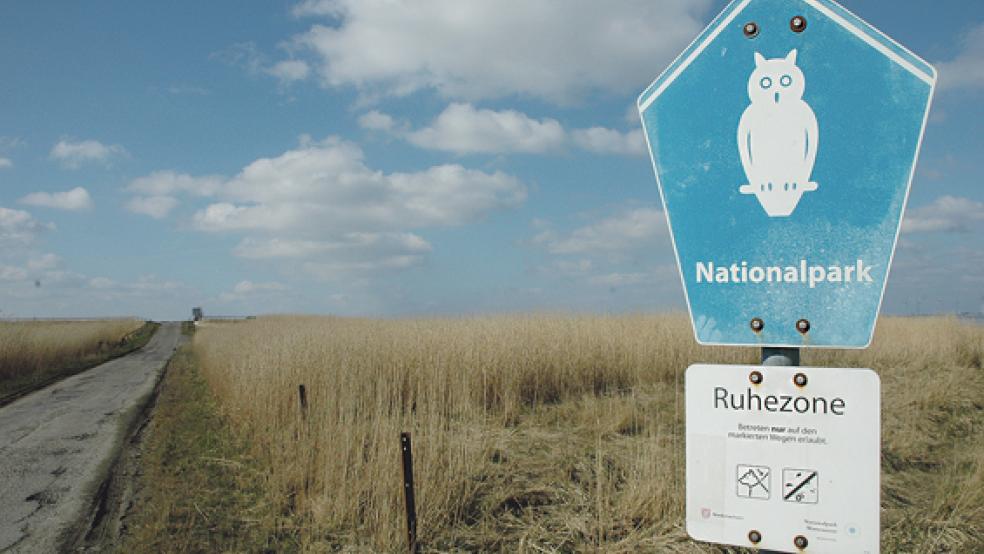 Die Bohrinsel im Nationalpark Wattenmeer wurde 1964 für Probebohrungen nach Erdgas errichtet. Seit dem Abschluss dieser Arbeiten wird sie als Ausflugsziel mit einem Überblick über den Dollart und als Badestelle benutzt. © Foto: Szyska