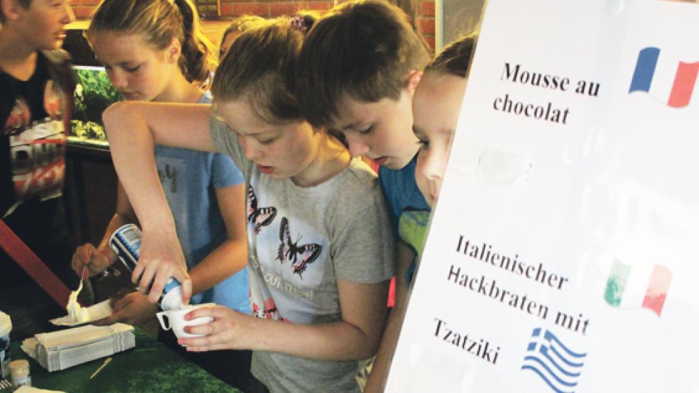 »Einheit in der Vielfalt« war Motto der Projektwoche, wobei die Schüler der Oberschule Weener das Motto auch kulinarisch umsetzten. © Foto: privat