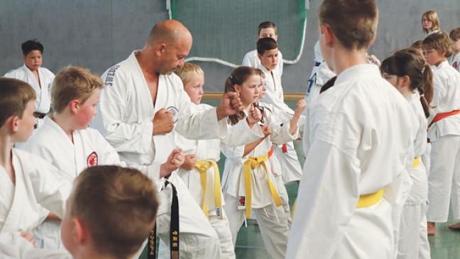 TV-Kämpfer treffen auf schwedisches Karate-As