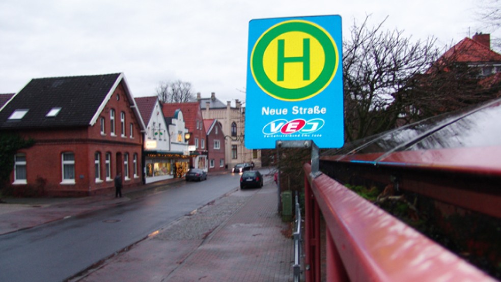 Ältere Bürger ohne Fahrmöglichkeit sollen bei einem Modellprojekt mit dem Bus zu Leeraner Praxen gefahren werden.  © Foto: RZ-Archiv