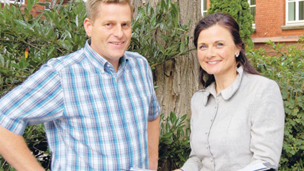 Freuen sich über die Gesetzesänderung: Jörg Reinema aus Holtgaste und die CDU-Abgeordnete Gitta Connemann. © Foto: CDU