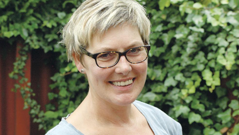Hilke Behrendt-Niemöller ist Rheiderländerin durch und durch: Die Erzieherin stammt aus Bunde, wuchs in Tichelwarf auf, wohnt in Weener und arbeitet in Jemgum. © Foto: Szyska