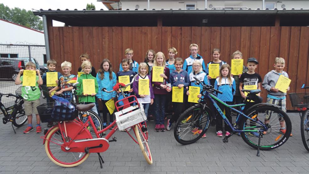 20 Kinder- und Jugendliche haben an der Fahrrad-Rallye der DLRG Ortsgruppe Weener teilgenommen. © Foto: DLRG Ortsgruppe Weener