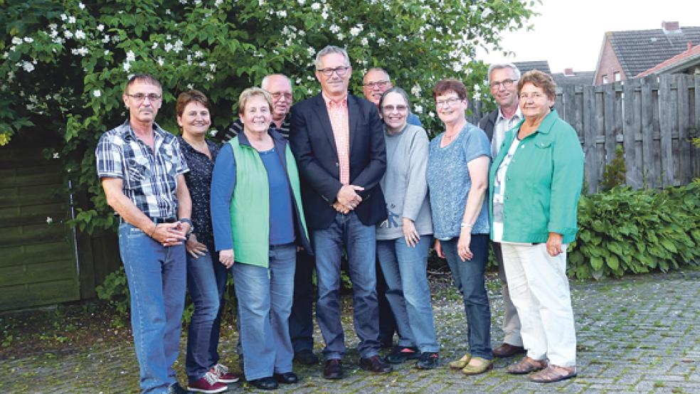 Der neue Vorstand des SPD-Ortsvereins Möhlenwarf (von links): Garrelt Janssen, Heike Cassens, Edith Timmer, Walter Wilken, Helmut Geuken, Theo Timmer, Eike Müller, Cornelia Timmer, Hans-Ludwig Timmer und Alide Kuper. © Foto: SPD