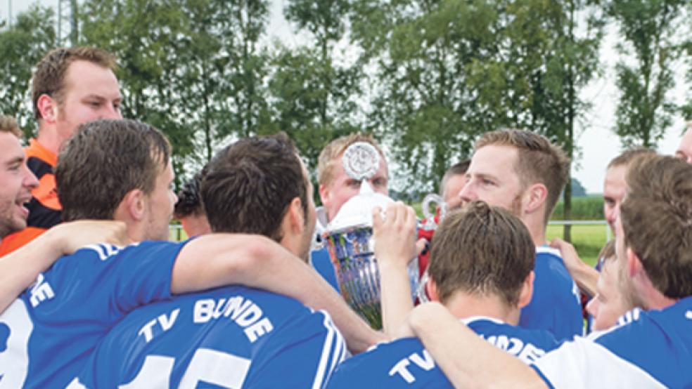 Im vergangenen Jahr hieß der Sieger des Rheiderland-Pokals TV Bunde II. © Archivfoto: Mentrup