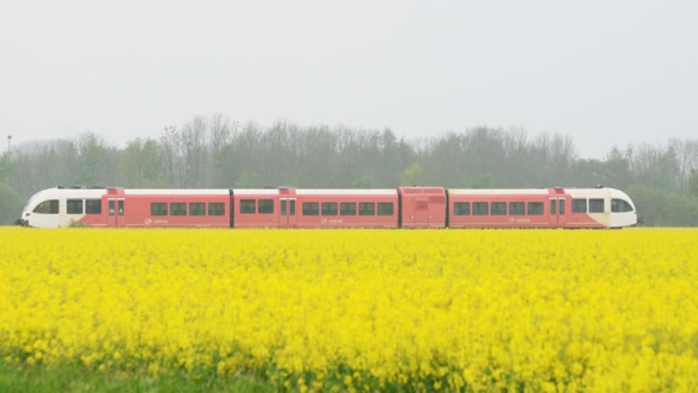 Seit über einem halben Jahr fahren keine Arriva-Züge mehr durchs Rheiderland (Bild: ein Zug in Bunde). Das soll sich ab Dezember ändern. © Foto: Hanken
